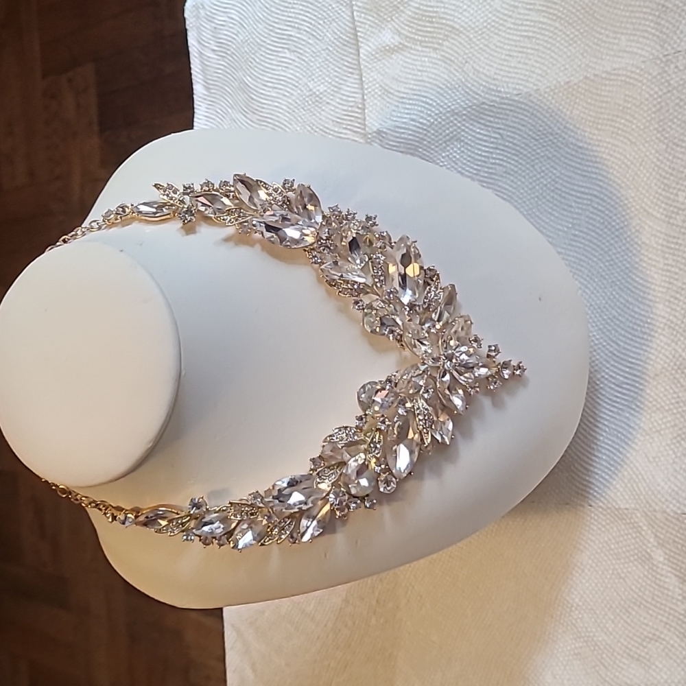 Beautiful elegant necklace for all occasions
